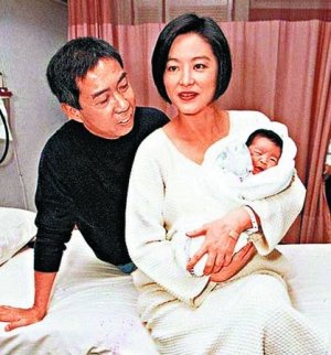 住在香港专心做少奶奶,并为老公生下邢爱林,邢言爱两个爱女