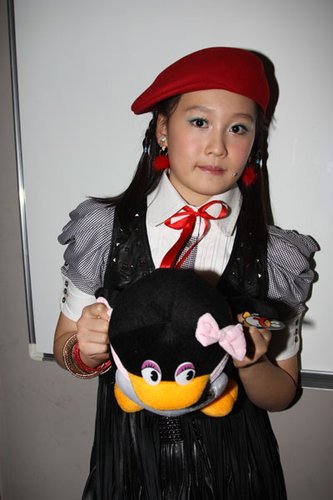 星二代拉架pk 本山女儿辽台春晚对上潘长江之女_娱