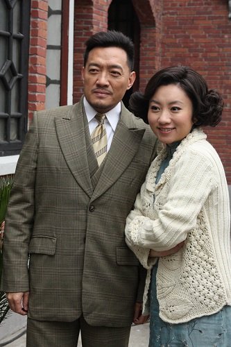 《母亲心》剧组闹新年 李梦男王晴上海过大年