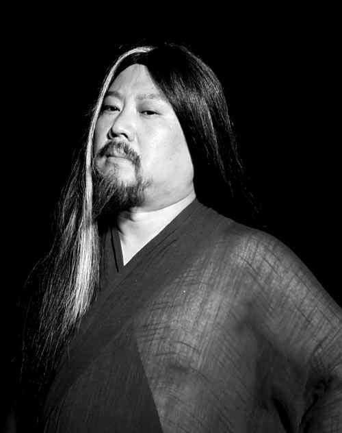 电影 《越光宝盒》片方昨天又晒出了郭德纲的搞笑造型