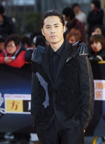 被疑模仿lady gaga 黄征:其实我是学变形金刚