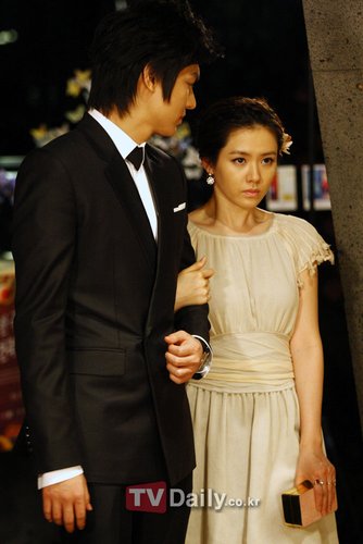 《个人取向》热播 孙艺珍优雅女神大变身(图)