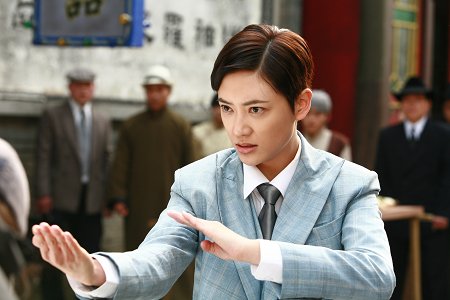 应采儿在《后上海滩》中女扮男装