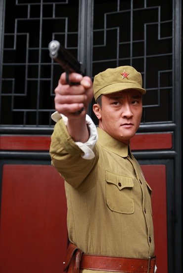 颜丙燕,张黦,崔嵩等主演的谍战剧《借枪》荣登各大卫视电视剧榜首,4