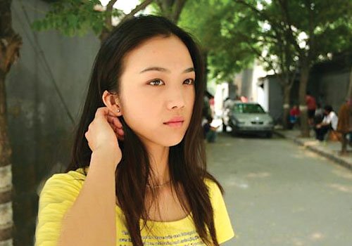 汤唯甘当绿叶 李安新片变身华裔女记者
