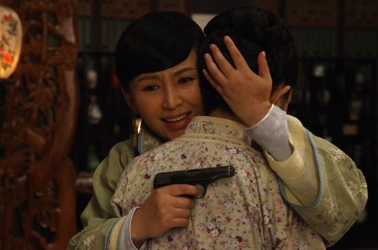 肖茵《打狗棍》演技升级 偷师偶像岳丽娜