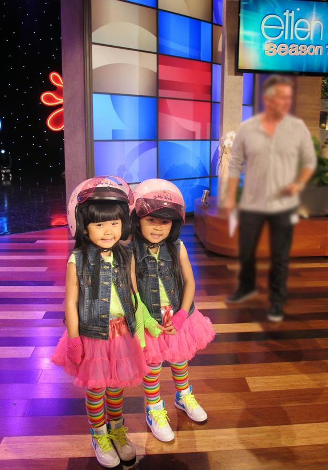 "左左右右"萌到美国 《艾伦秀》超可爱表演