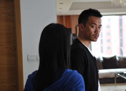 由张建栋执导,王学兵,于小伟主演的医患题材电视剧《无影灯下》正在