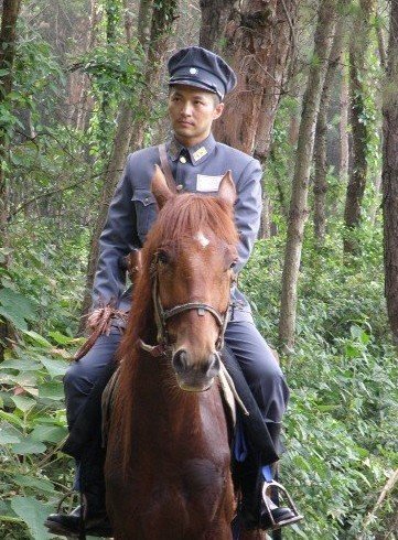 慈文影视演员郑国霖在剧中全面挑战饰演两弹一星之父邓稼先,而该