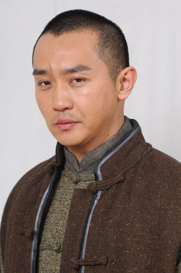 电视 电视新闻 正文日前正在广州综合频道热播的年代大戏《草根王》由