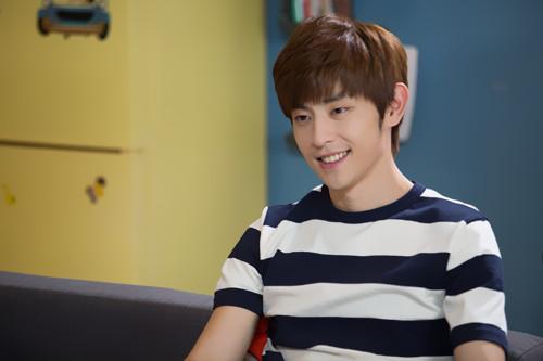 《待嫁老爸》开播 邓伦化身朱丹弟弟"小苏达"