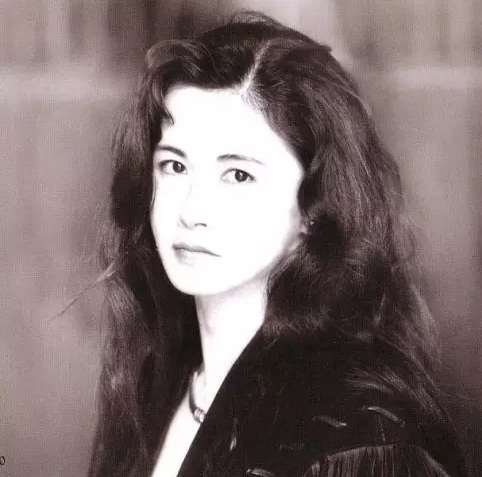 另一个是日本传奇女歌手中岛美雪&darr