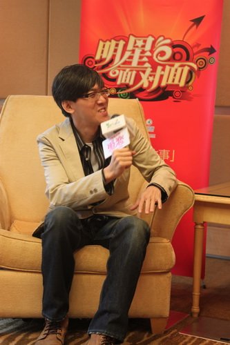 腾讯娱乐讯:因《渺渺》而出名的台湾导演程孝泽近日现身上海,携《近在