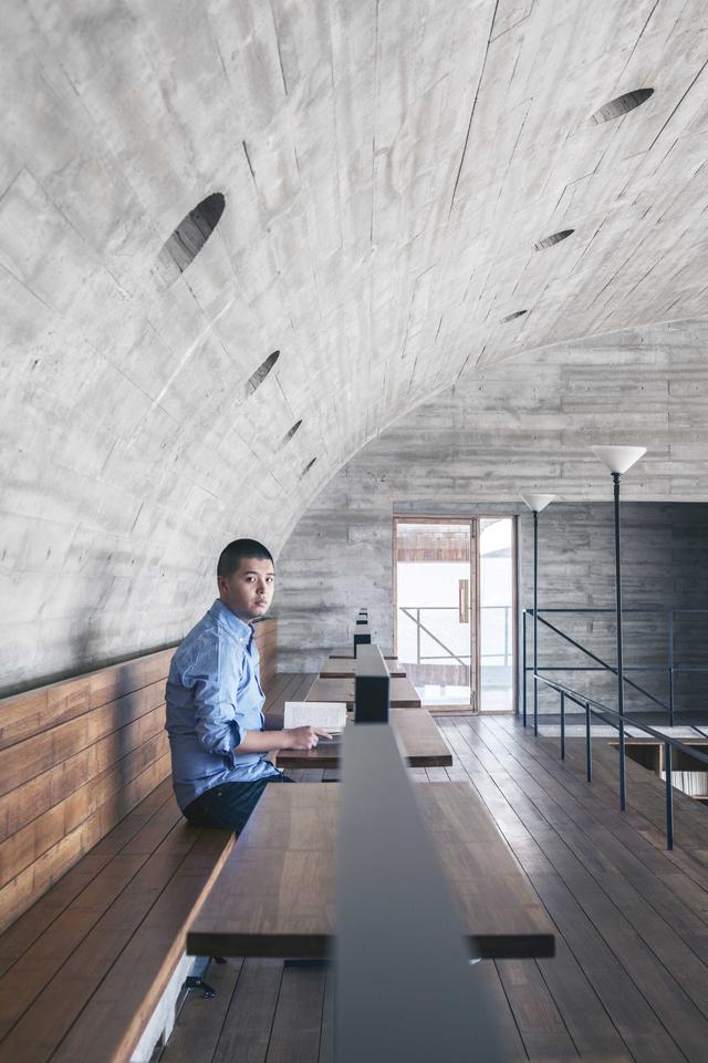 马頔首唱新歌《皆非》,hush自弹自唱金曲奖提名作品