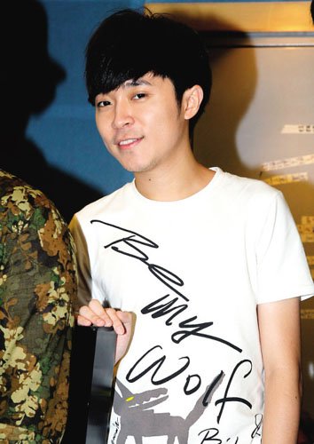 苏打绿主唱被曝"断背" 回应:本想整人反被整