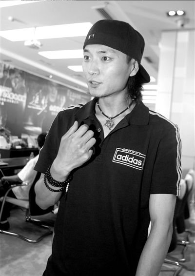 赵鸿飞在沈阳中国首部奥运题材电视剧《追梦》的首映式上.图/cfp