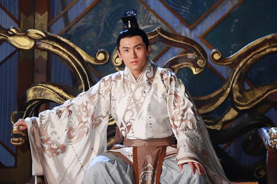 《我为宫狂2》张哲瀚将登王位 遭遇情感选择