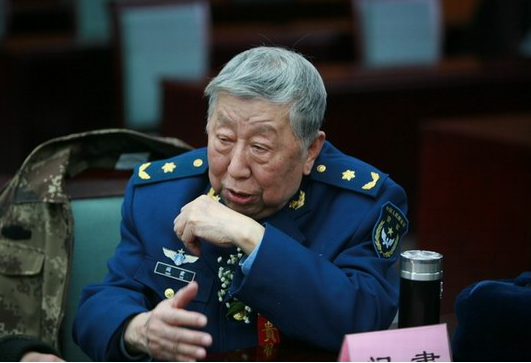 阎肃儿子谈父亲病况:脑细胞损伤太严重