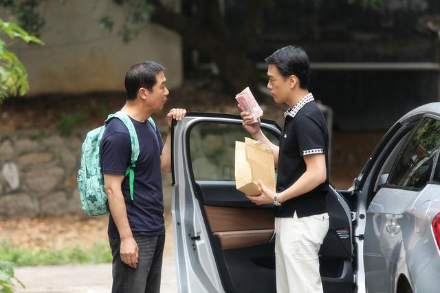 娱乐行业资讯《半路父子》热播 王耀庆成张国立最大威