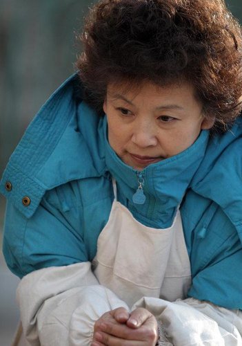 穷妈妈富妈妈热播在即黑色催泪引深思