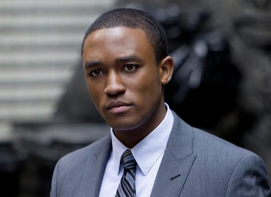 《妙女神探》男星李·扬开枪自杀身亡 年仅29岁