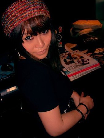 昨日,各大门户网站均贴出了国内知名地下r&b歌手k-bo(原名崔菲菲)在