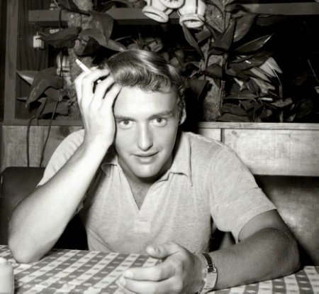 好莱坞老牌电影明星丹尼斯·霍伯去世 享年74岁