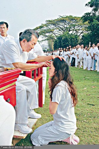 揭秘泰国白龙王:名震华人圈 全拜演艺圈所赐