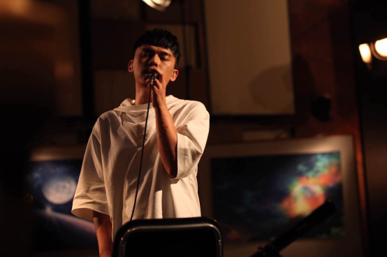 hush:心里住着个女生,有点任性和骄纵