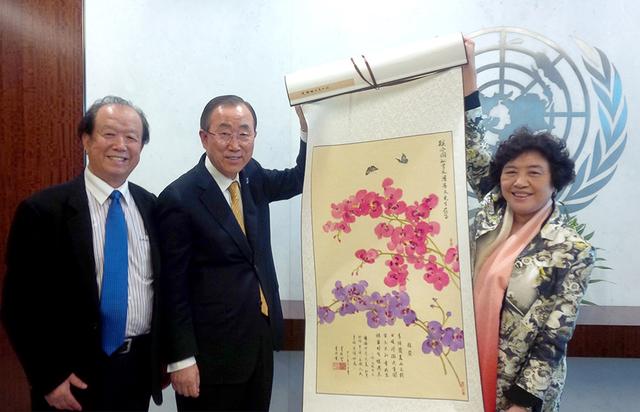 李前宽联合国获颁特殊贡献奖与潘基文会面