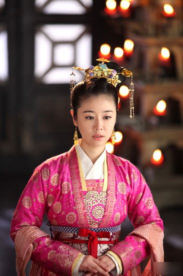 北方网 时尚呼吸 时尚杂谈 正文   林心如饰演倾世皇妃   去年收视