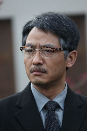 郭晓冬《策反者》剧照曝光 中老年造型英气不减