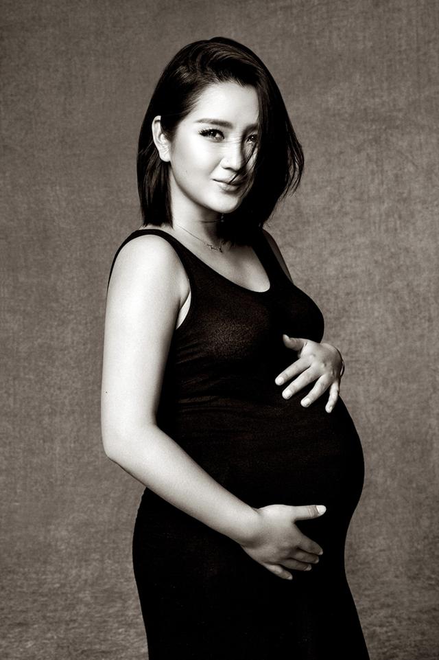 何洁登杂志封面将复出 为助孤残儿童圆艺术梦