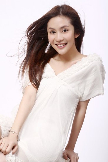 [电视新闻]《完美新娘》热拍 王宇婕自曝是吃货怕挨饿