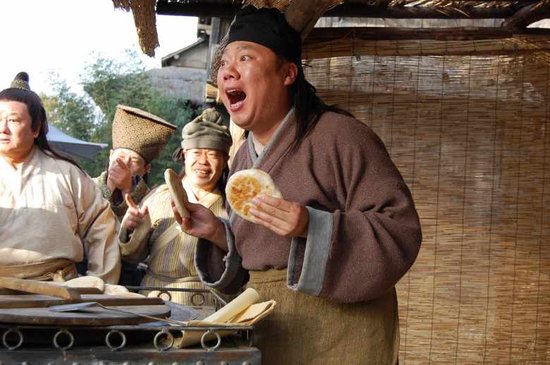 姜超穿越喜剧《古今六人行》 转行卖烧饼