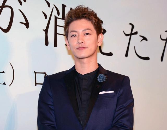 佐藤健新作一人分饰两角与宫崎葵谈恋爱