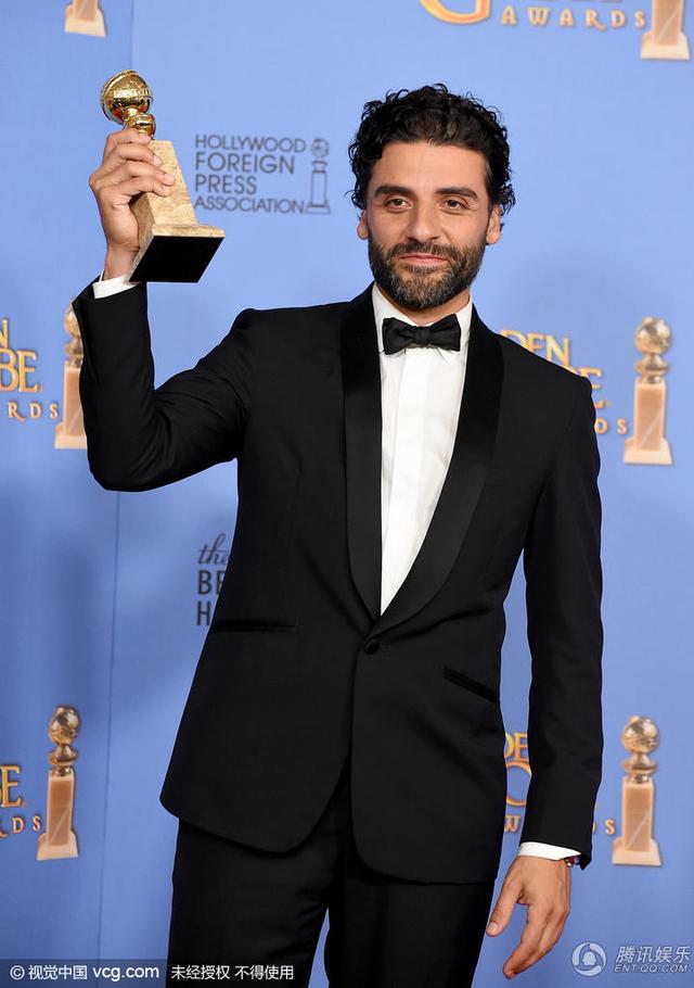 对方防守球员赶正在萨拉赫身前讲球挡出.