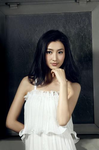 斓曦(微博)(微信号:lanxi_weixin)(宣传照)斓曦《错伏》饰演冷梅腾讯