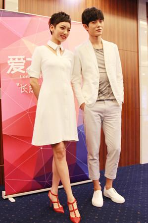 《爱之初体验》宣传 李晓峰独具萌态少女感满分