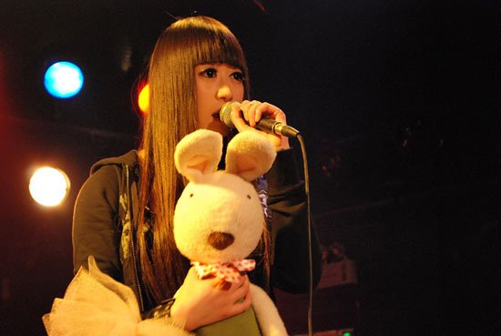 摇滚新人任珊momo首发ep 歌手大张伟视频送祝福