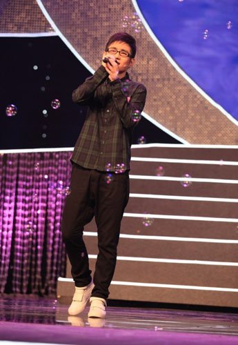 石头首唱新歌 《又见我的爱人》向邓丽君致敬