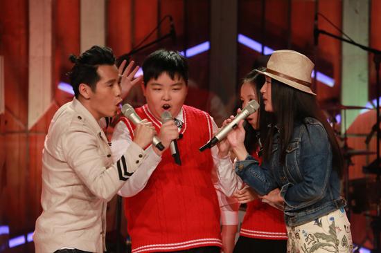 《大师课》曹格改编韩磊名曲 张靓颖当老师紧张