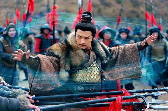 襄阳城之战的全胜作为故事的结点,而在这场战役中,郑国霖饰演的郭靖