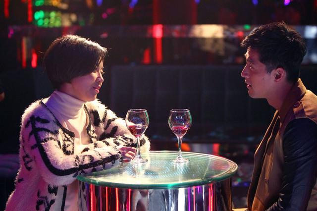 《生活启示录》开播 闫妮胡歌一吻情深