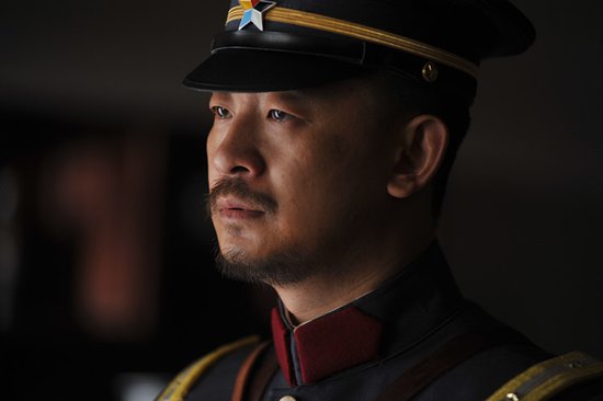 黄海波一"正"一"谐" 两剧演绎自我对决