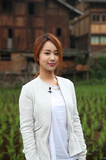 杨紫《花样年华2》变身心愿大使 圆老人团圆梦