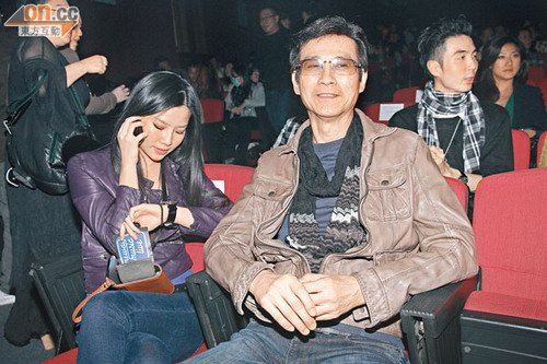 郑欣宜忆亡母边唱边哭 首个音乐会场面感人(图)