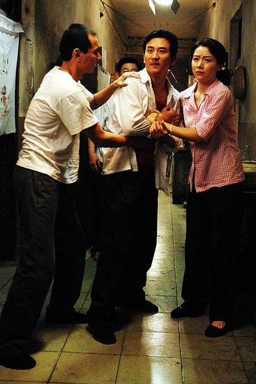 《吃亏是福》为房拼命 80年代房奴不好当  近日,家庭情感剧《吃亏是福