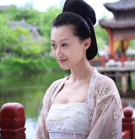 《拐个皇帝回现代》将播 袁中方不惧pk范冰冰