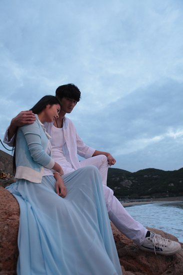 [电影资讯]《爱很美》终极海报卖萌 郭品超颖儿秀浪漫童心